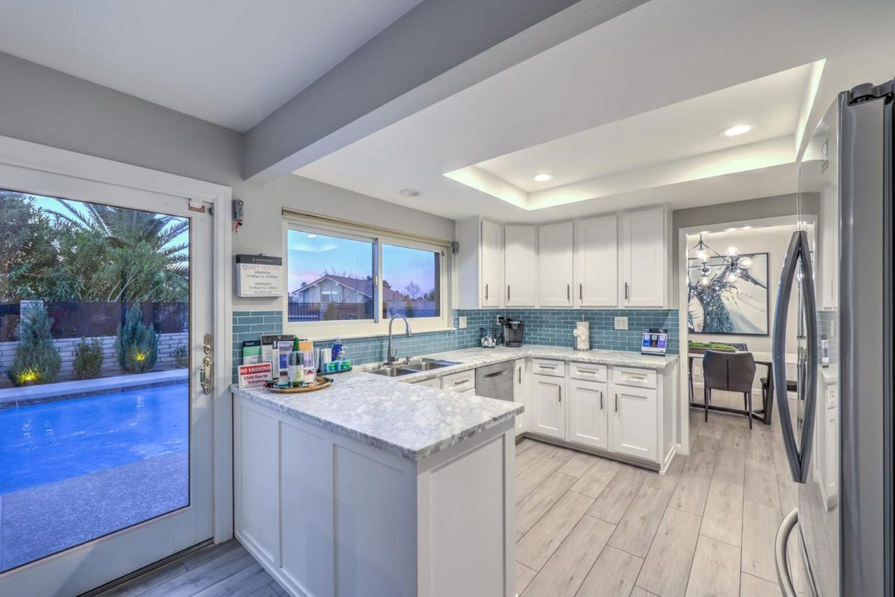 Vegas Glam, A Five-star Experience, Pool, Wet Deck, Hot Tub, Bar, Bbq *
