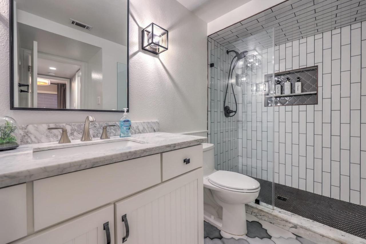 Vegas Glam, A Five-star Experience, Pool, Wet Deck, Hot Tub, Bar, Bbq * Las Vegas